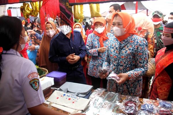 Gebyar Literasi SMAN 16 Medan, Nawal Lubis Harapkan Tumbuhnya Minat Baca dan Menulis Para Siswa